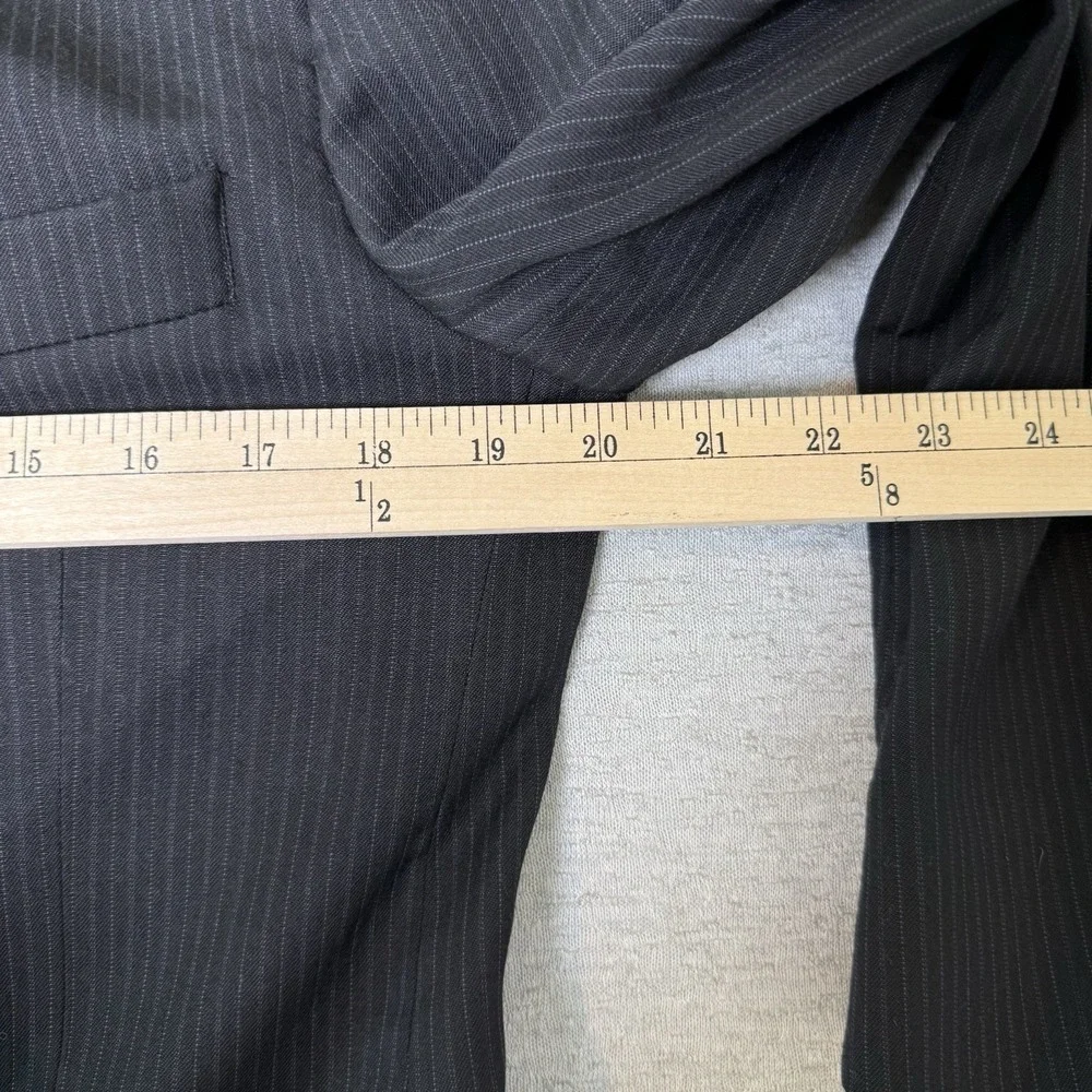 J Ferrar Men's Blazer Sport Coat Size 40R Black Pinstripe Wool Blend